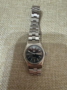Seiko Silver Bracelet Black Dial Men's Watch